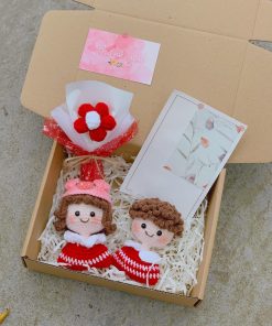 Charming Crochet Flower Set With Adorable Boy-girl Couple