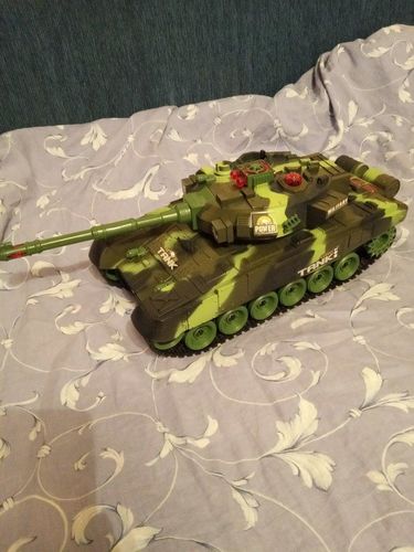 33cm RC Battle Tank with Rotating Turret and Sound Effects photo review