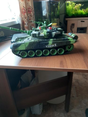 33cm RC Battle Tank with Rotating Turret and Sound Effects photo review