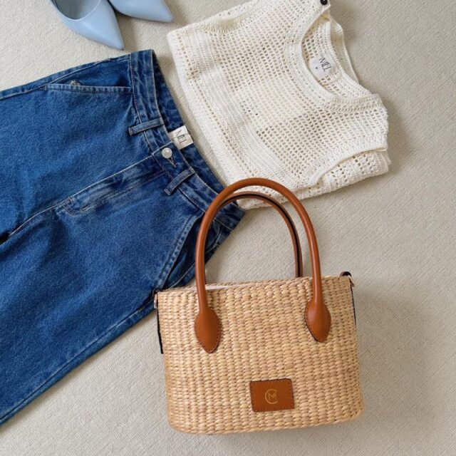 Elegant Woven Straw Handbag with Leather Handles - Image 2