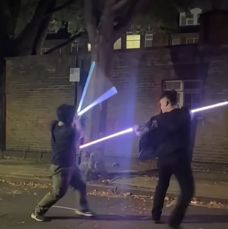 Upgraded Darth Maul Double-Bladed Rgb Lightsaber – 16 Colors photo review