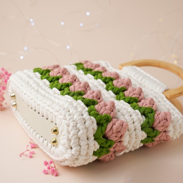 Vintage-Inspired Handwoven Floral Crochet Tote Bag - Image 4