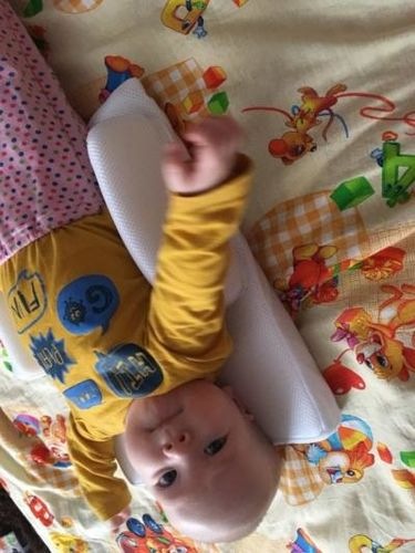 Baby Anti-Roll Sleep Positioning Pillow with Head Elevation (0-4 Months) photo review