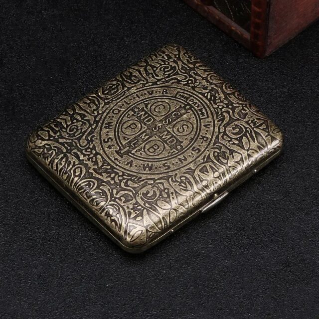 Vintage Metal Cigarette Case - Holds 20 Cigarettes - Image 10