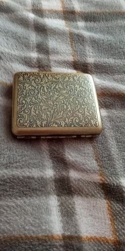 Vintage Metal Cigarette Case - Holds 20 Cigarettes photo review