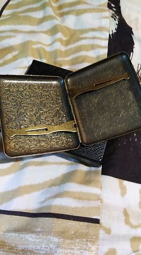Vintage Metal Cigarette Case - Holds 20 Cigarettes photo review