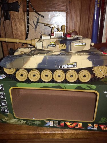 33cm RC Battle Tank with Rotating Turret and Sound Effects photo review